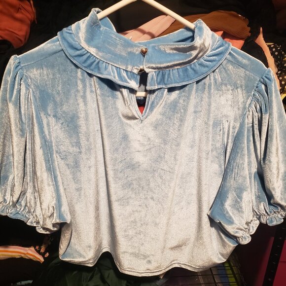 BNWT NWT Chrissa Sparkles Blue Velvet Heart Cutout Crop Top - Picture 6 of 7